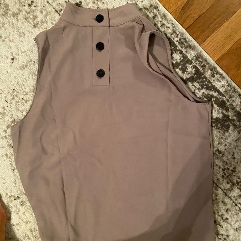 New🍁Beautiful back button blousy top - Picture 7 of 7